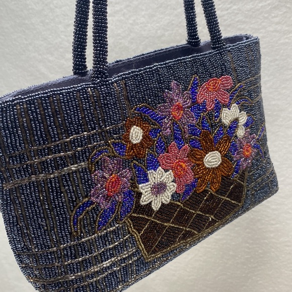 Sequin Hooked Purse floral designs sequin outside PATTERN Satin inside - Picture 2 of 8